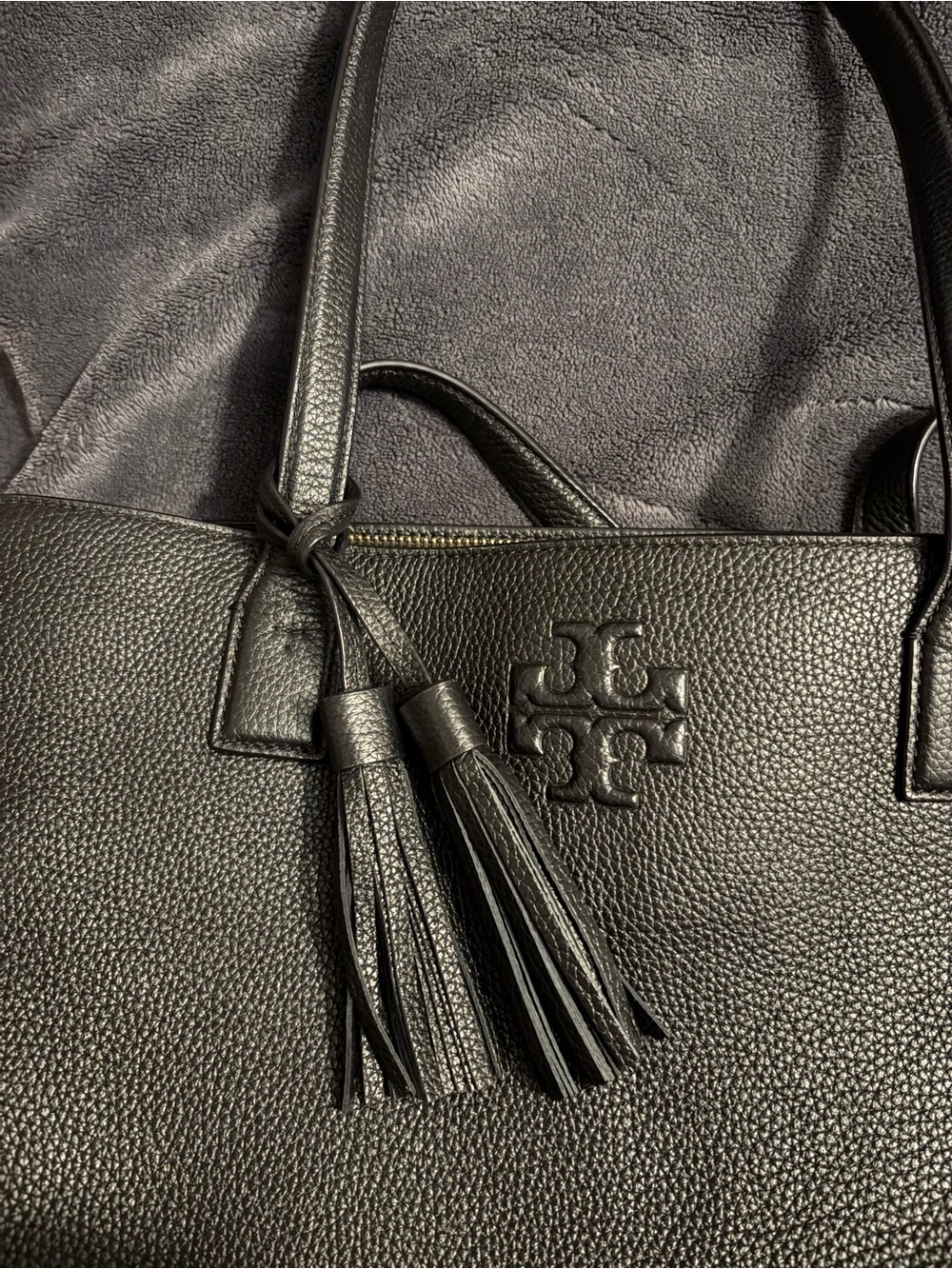 tory burch black pebbled leather thea hand bag - Picture 2 of 14
